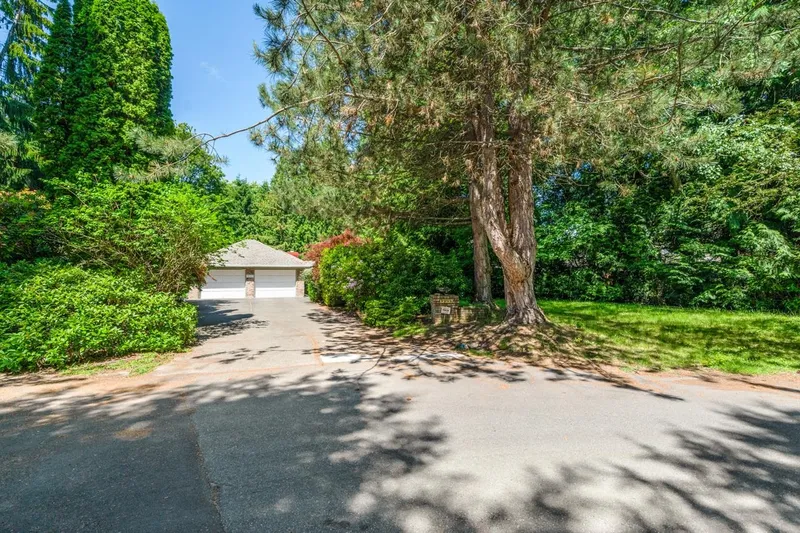 13553 25 AVENUE - photo 2 of 25