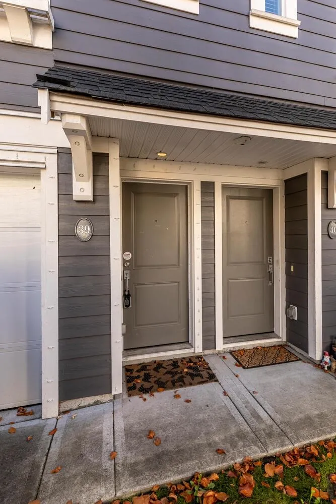 39 18681 68 AVENUE - photo 2 of 25