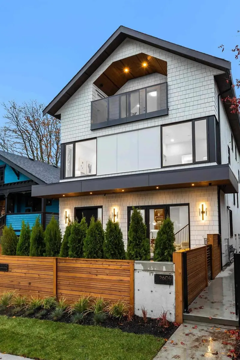 2609 DUNDAS STREET - photo 1 of 20