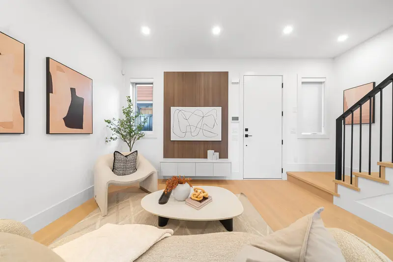 2609 DUNDAS STREET - photo 4 of 20