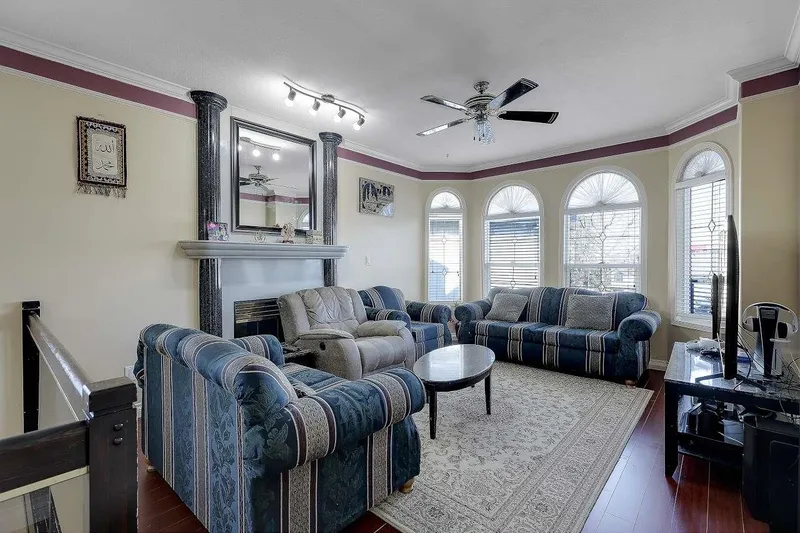 7563 127 STREET - photo 3 of 25