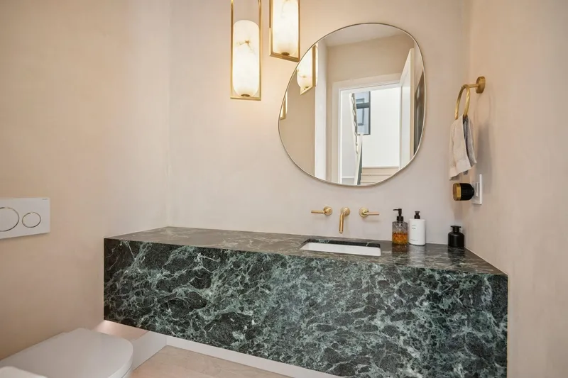 7961 BURNFIELD CRESCENT - photo 2 of 25