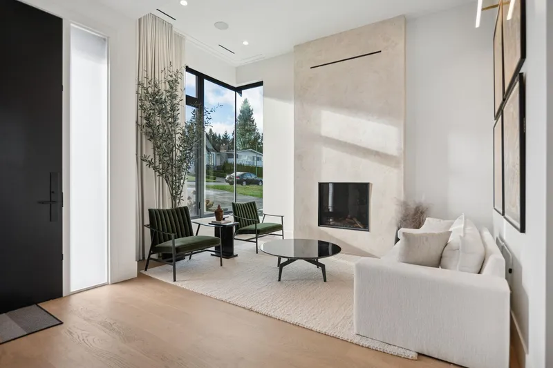 7961 BURNFIELD CRESCENT - photo 4 of 25