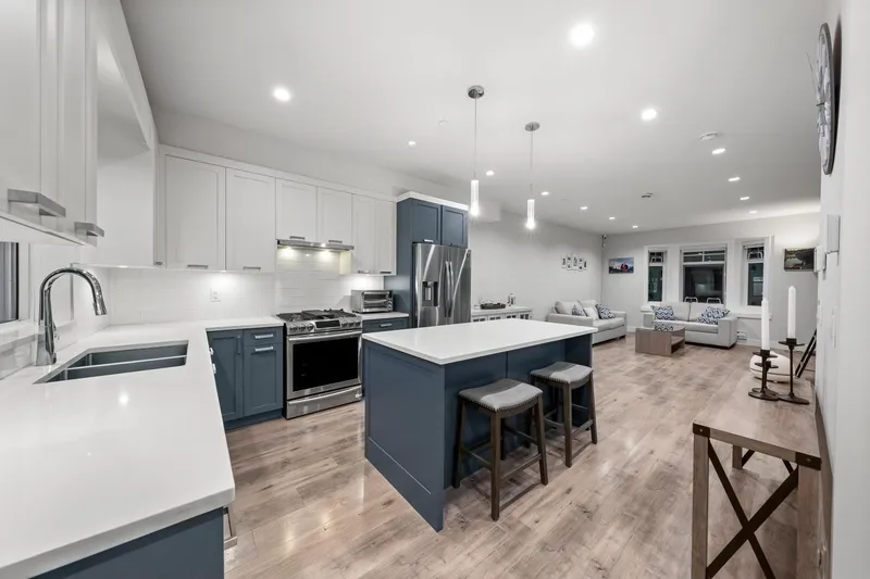 33 189 WOOD STREET - photo 3 of 25