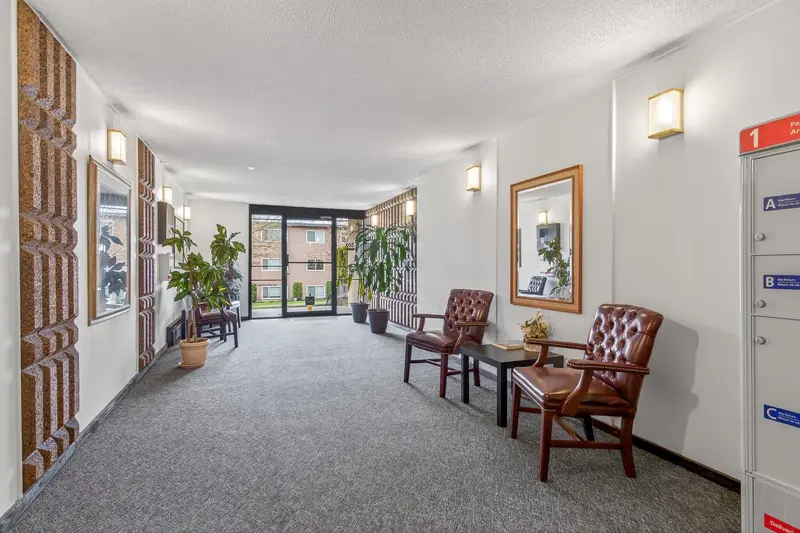 208 505 NINTH STREET - photo 3 of 25