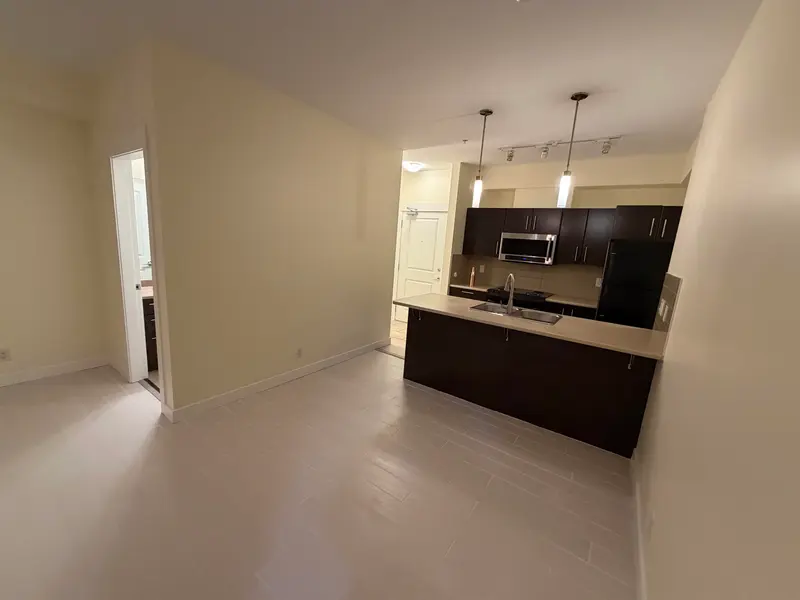 217 33545 RAINBOW AVENUE - photo 2 of 7