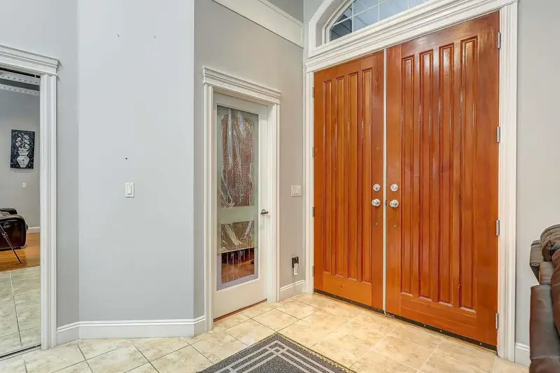 16226 96B AVENUE - photo 3 of 25