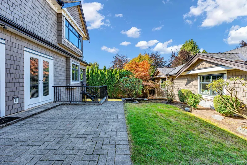 2069 W 28TH AVENUE - photo 3 of 25