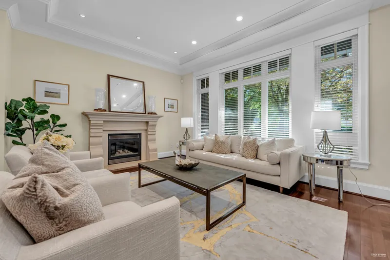 2069 W 28TH AVENUE - photo 4 of 25