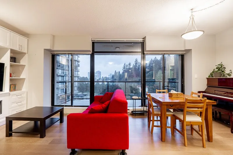 702 15 E ROYAL AVENUE - photo 2 of 25