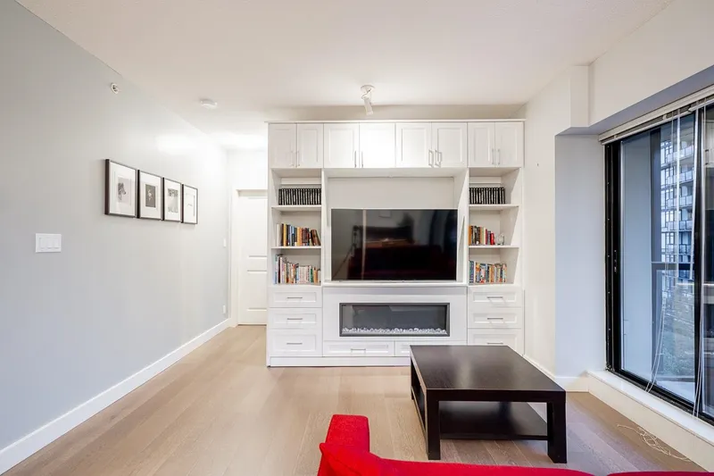 702 15 E ROYAL AVENUE - photo 3 of 25