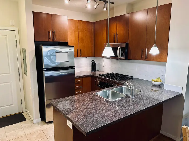 301 3651 FOSTER AVENUE - photo 2 of 8