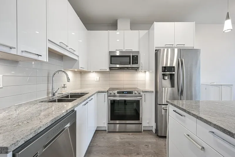 503 20696 EASTLEIGH CRESCENT - photo 3 of 20