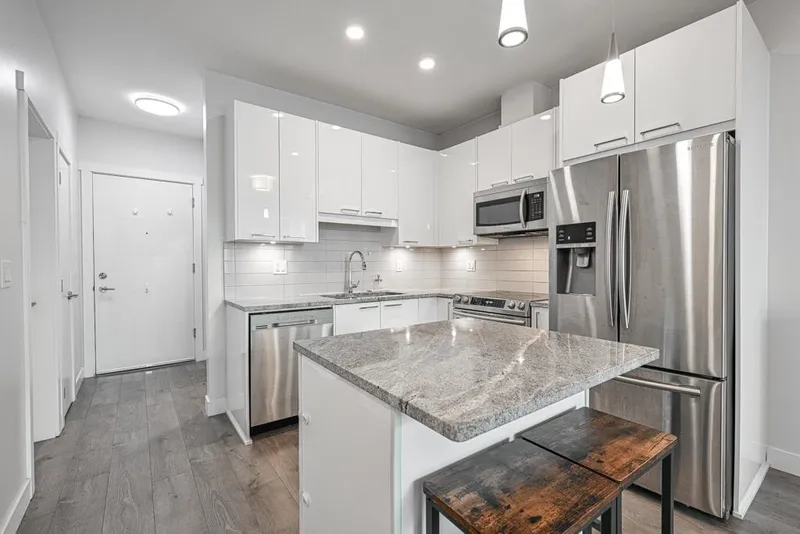 503 20696 EASTLEIGH CRESCENT - photo 4 of 20