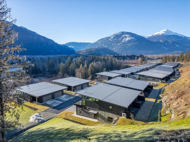 29 4000 SUNSTONE WAY - photo 1 of 25