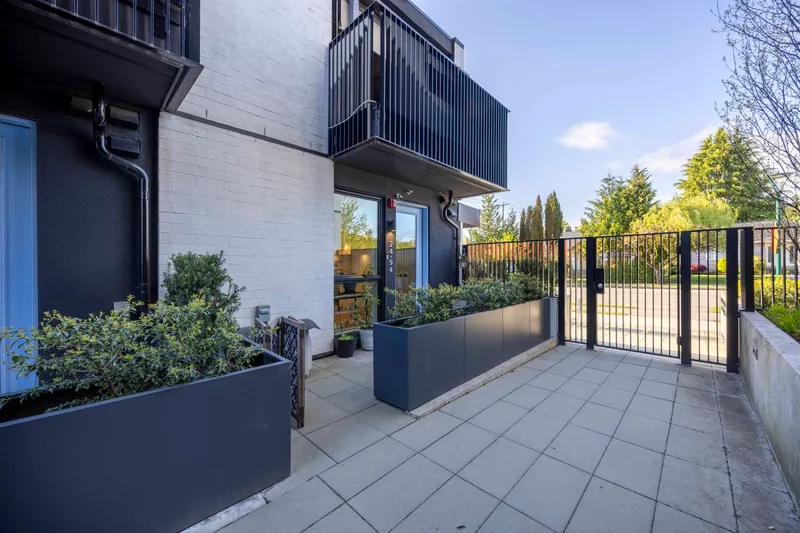 24 94 W KING EDWARD AVENUE - photo 1 of 9