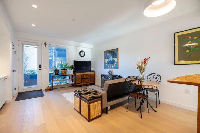 24 94 W KING EDWARD AVENUE - photo 4 of 9