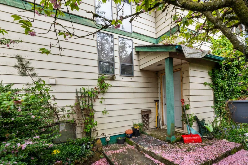 451 E EIGHTH AVENUE - photo 3 of 19