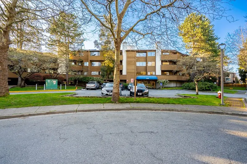 254 7293 MOFFATT ROAD - photo 2 of 25