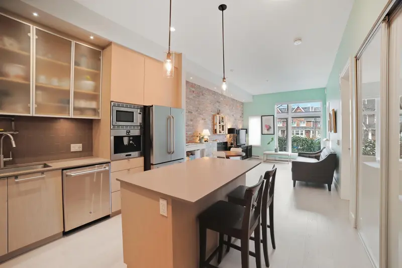 104 260 SALTER STREET - photo 1 of 25