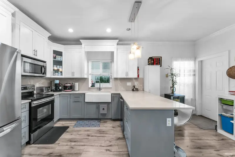 6686 192 STREET - photo 4 of 21