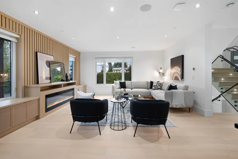 13915 BLACKBURN AVENUE - photo 4 of 25