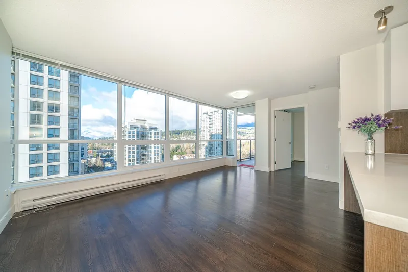 1809 3007 GLEN DRIVE - photo 2 of 25