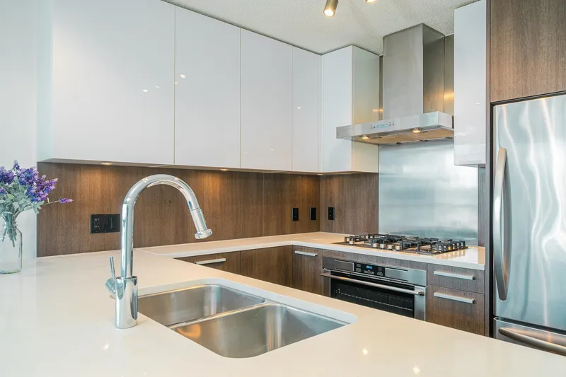 1809 3007 GLEN DRIVE - photo 4 of 25