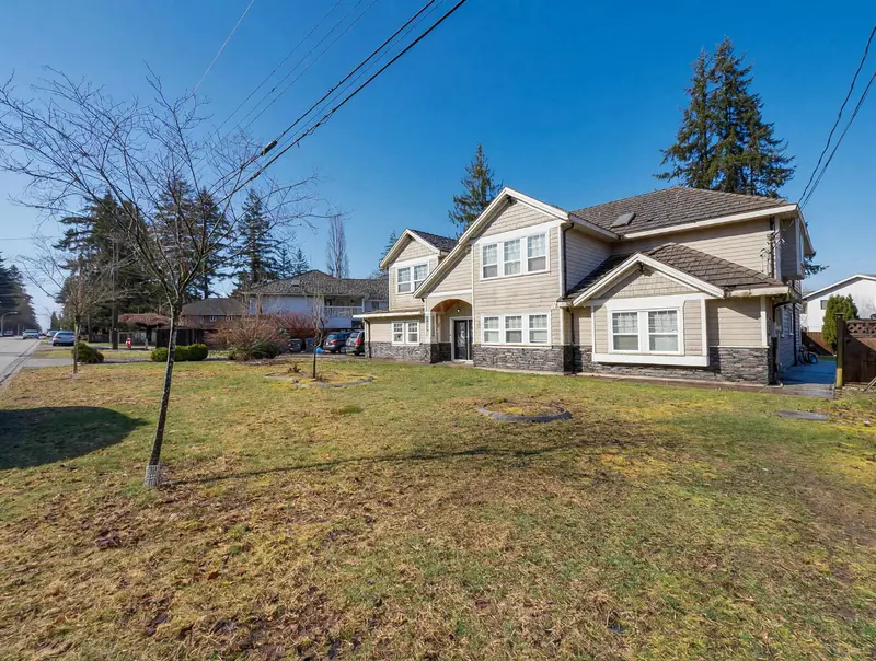 14906 92 AVENUE - photo 3 of 25