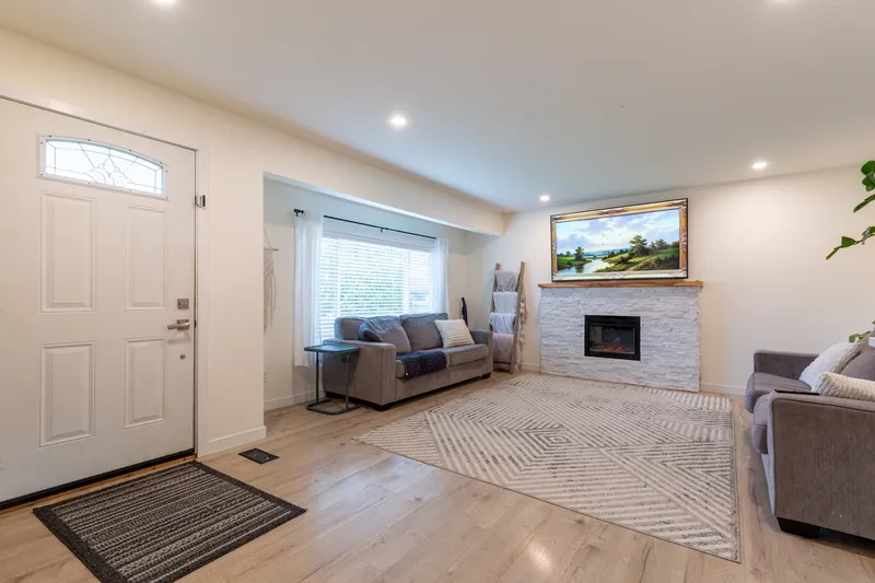 34324 MENDHAM STREET - photo 2 of 25