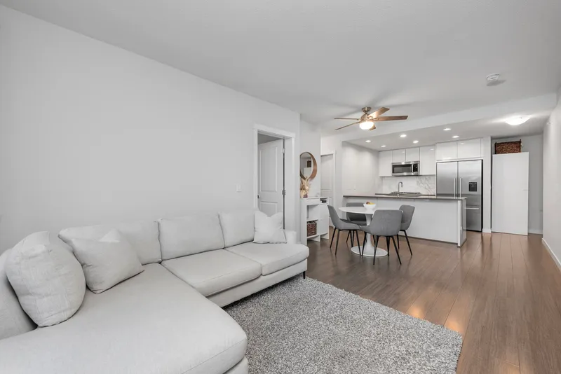 511 3281 E KENT AVENUE NORTH AVENUE - photo 3 of 25