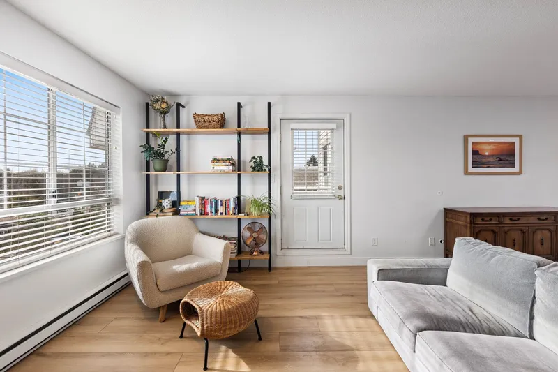 407 1950 E 11TH AVENUE - photo 4 of 25