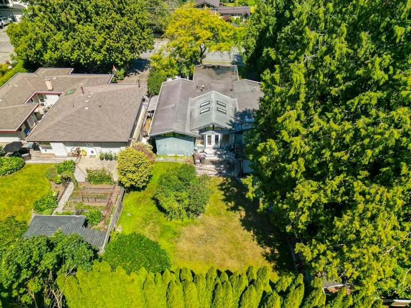 5428 16 AVENUE - photo 3 of 3