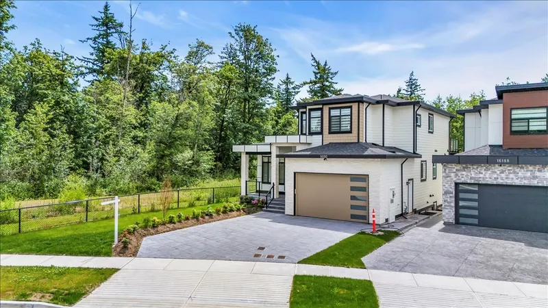 16192 78 AVENUE - photo 2 of 25