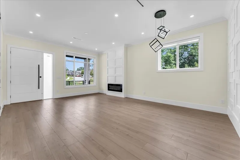 16192 78 AVENUE - photo 4 of 25