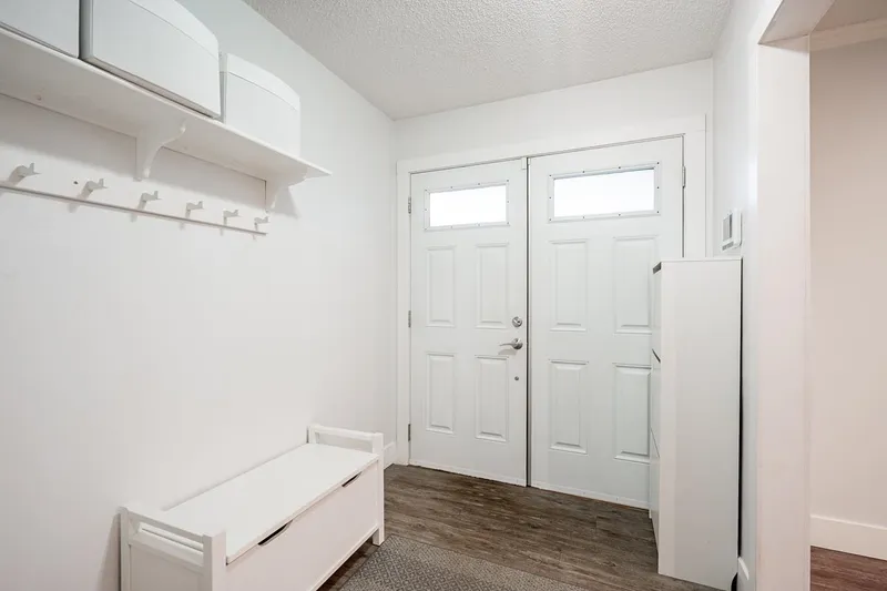 1668 CONNAUGHT DRIVE - photo 4 of 25