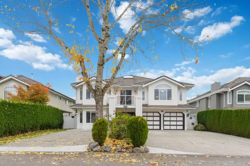 12183 77 AVENUE - photo 3 of 25