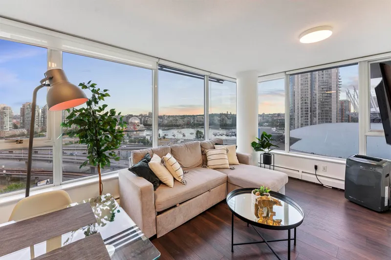 1802 688 ABBOTT STREET - photo 2 of 25