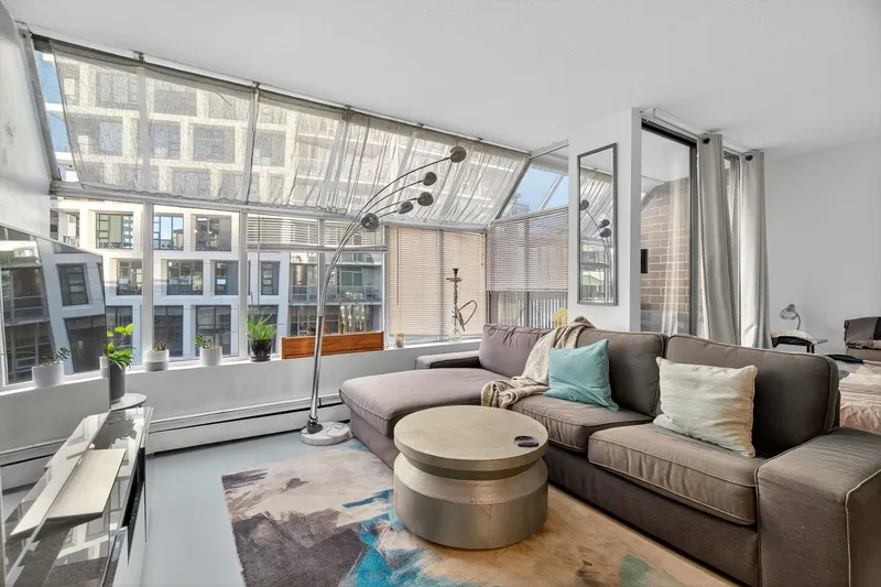 902 950 DRAKE STREET - photo 1 of 25