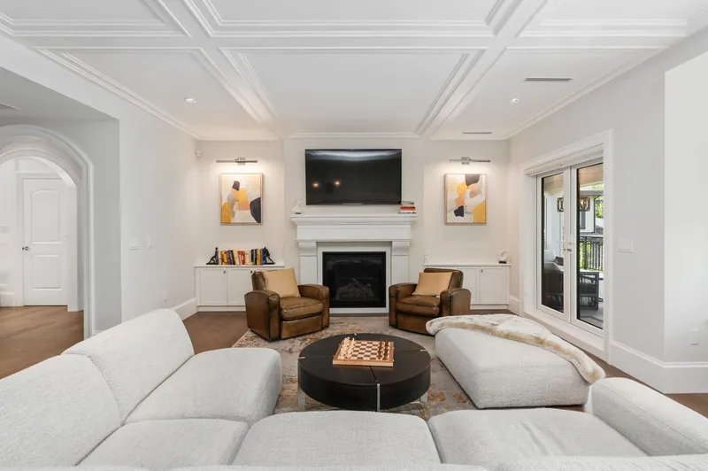 16539 29A AVENUE - photo 3 of 25