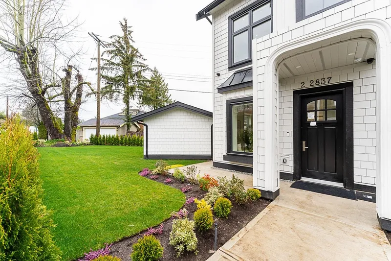 2 2837 OLIVER CRESCENT - photo 4 of 25