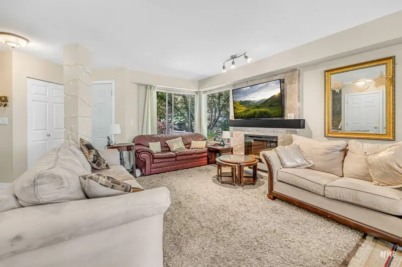 232 13900 HYLAND ROAD - photo 4 of 17