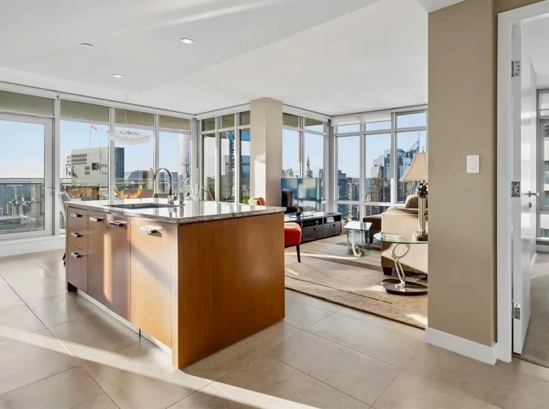 2902 1028 BARCLAY STREET - photo 1 of 25