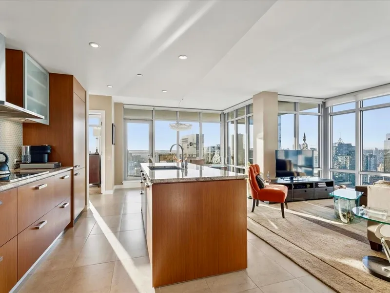 2902 1028 BARCLAY STREET - photo 2 of 25