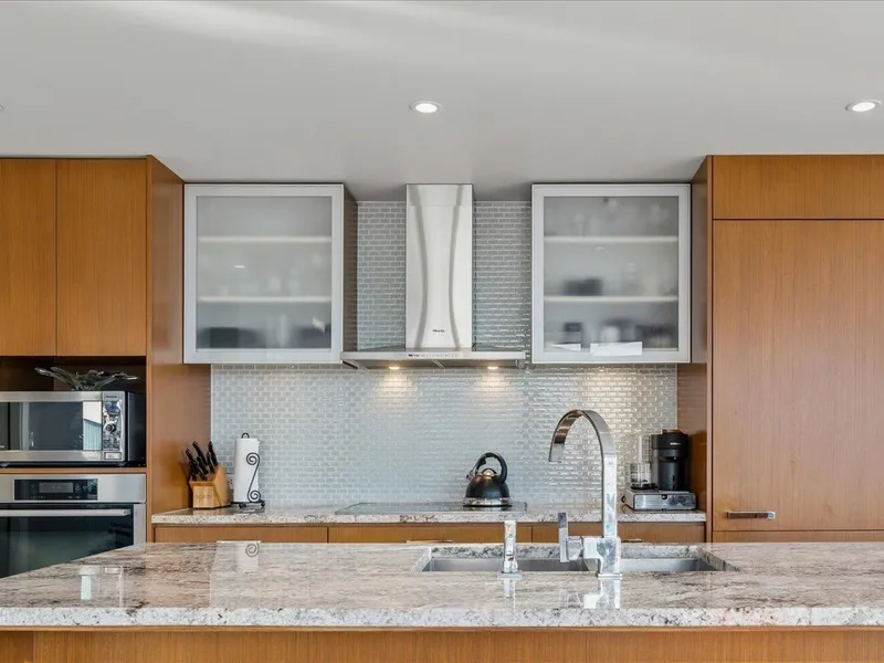 2902 1028 BARCLAY STREET - photo 4 of 25