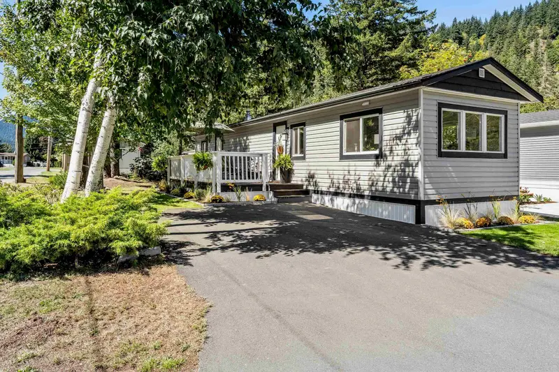 57 65367 KAWKAWA LAKE ROAD - photo 1 of 25