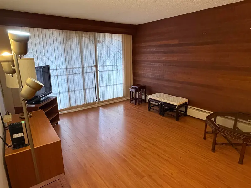 109 3925 KINGSWAY - photo 3 of 10