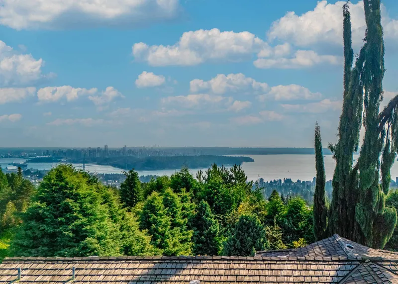 1346 WHITBY ROAD - photo 2 of 14