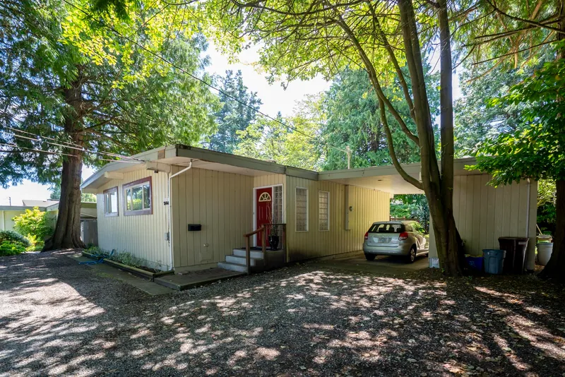 5440 16 AVENUE - photo 3 of 7