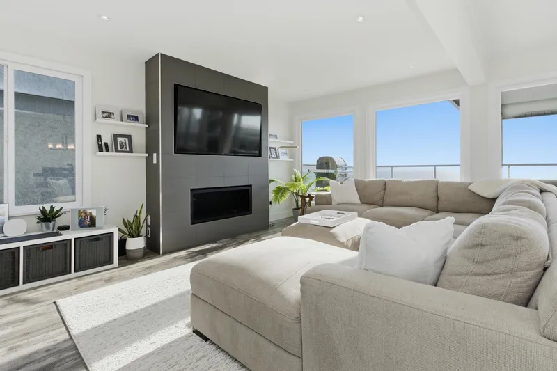 15373 VICTORIA AVENUE - photo 3 of 25